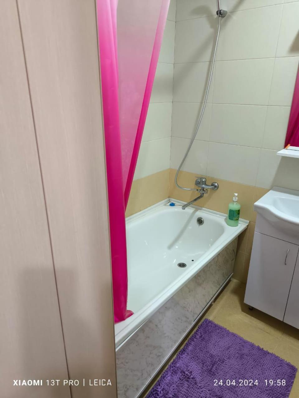 Уютная Квартира Комфорт Класса76 Astana Bagian luar foto